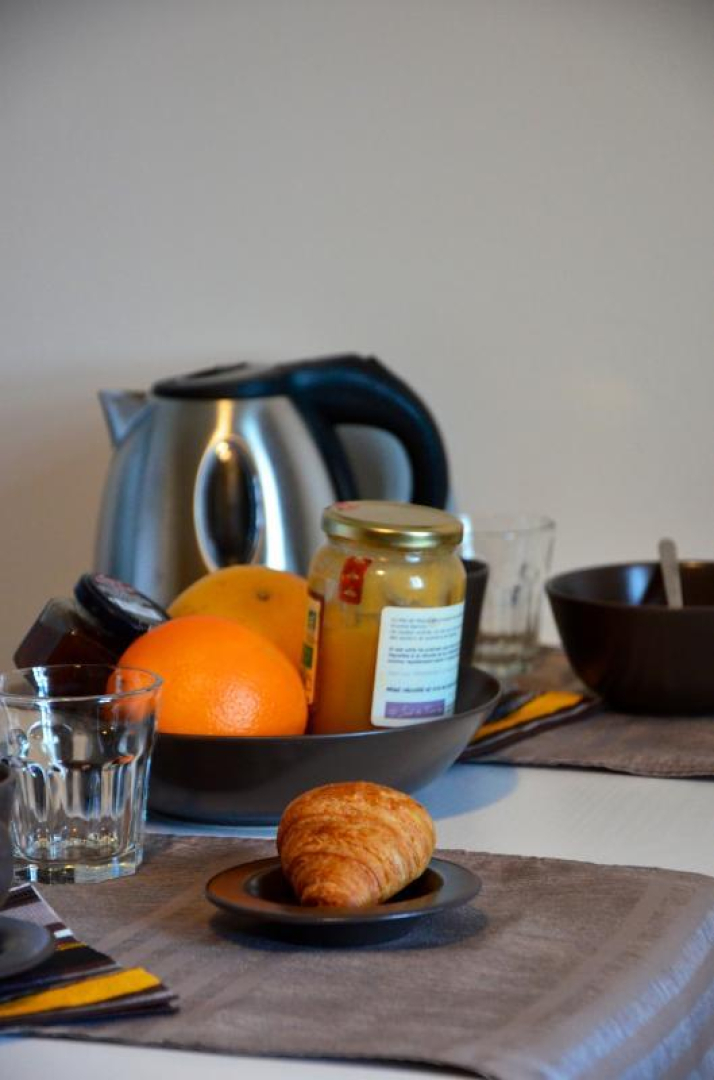 66G121033 f5f9f6c0953944c68b1ace965b86c1fd