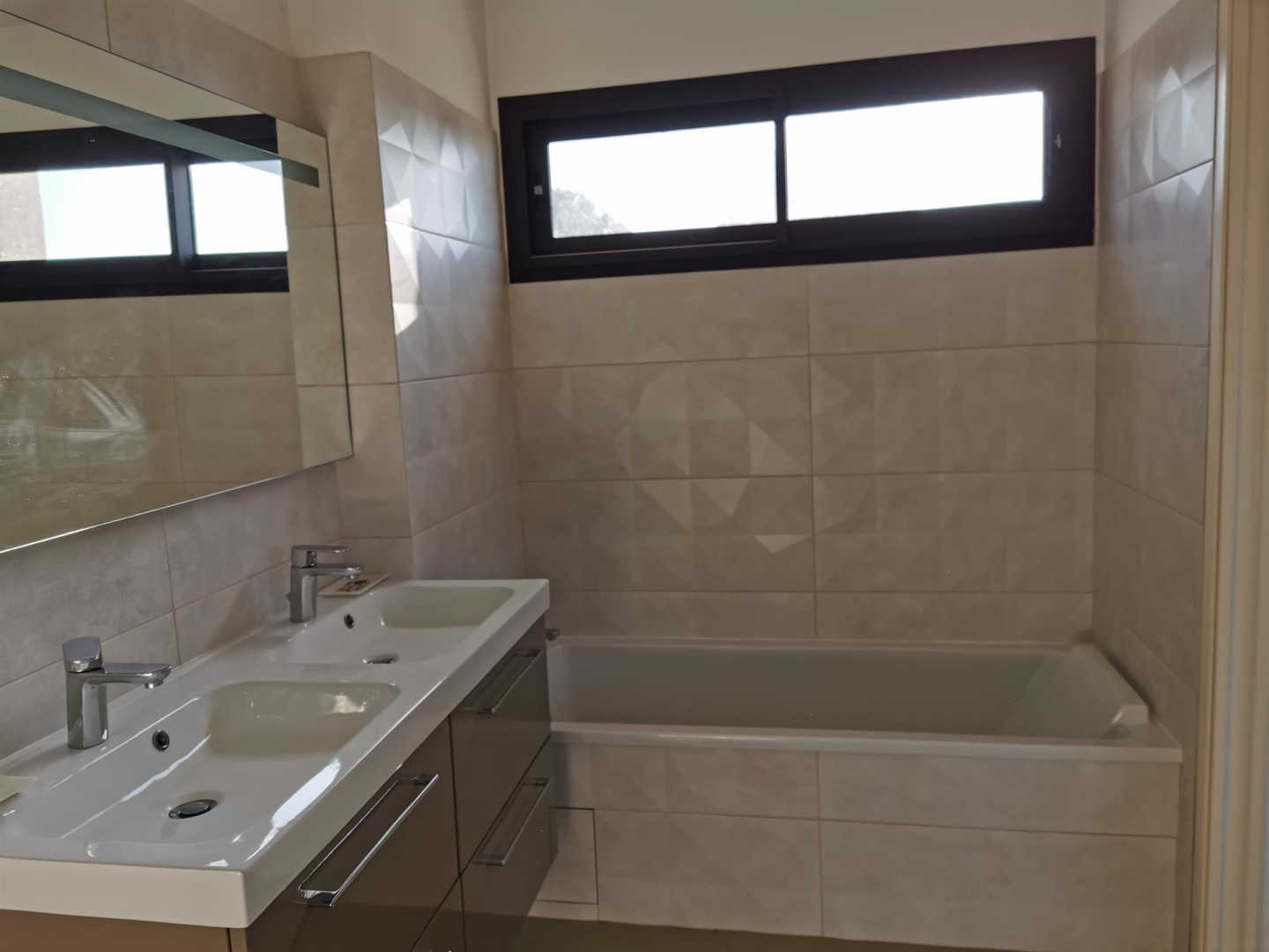 66G121040 1b9cf62ee14c4ccf9bd2c3eb8a12d497