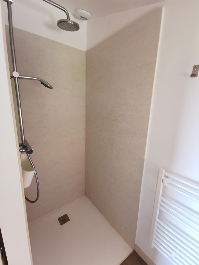 66G121040 95f5580d2dd54167b99f403e4b660bfe