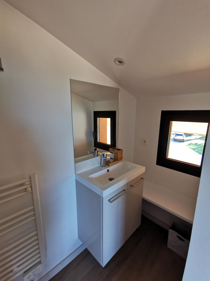 66G121040 b9fc09ddd27c4136b0c548d6cc99097a