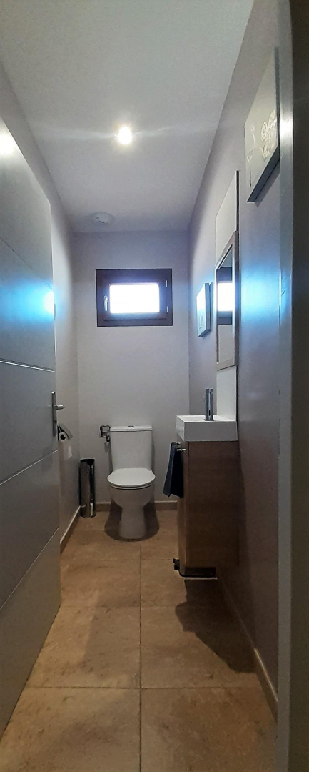 66G121043 0a1aa78909864c4ea9d1f669d433a001