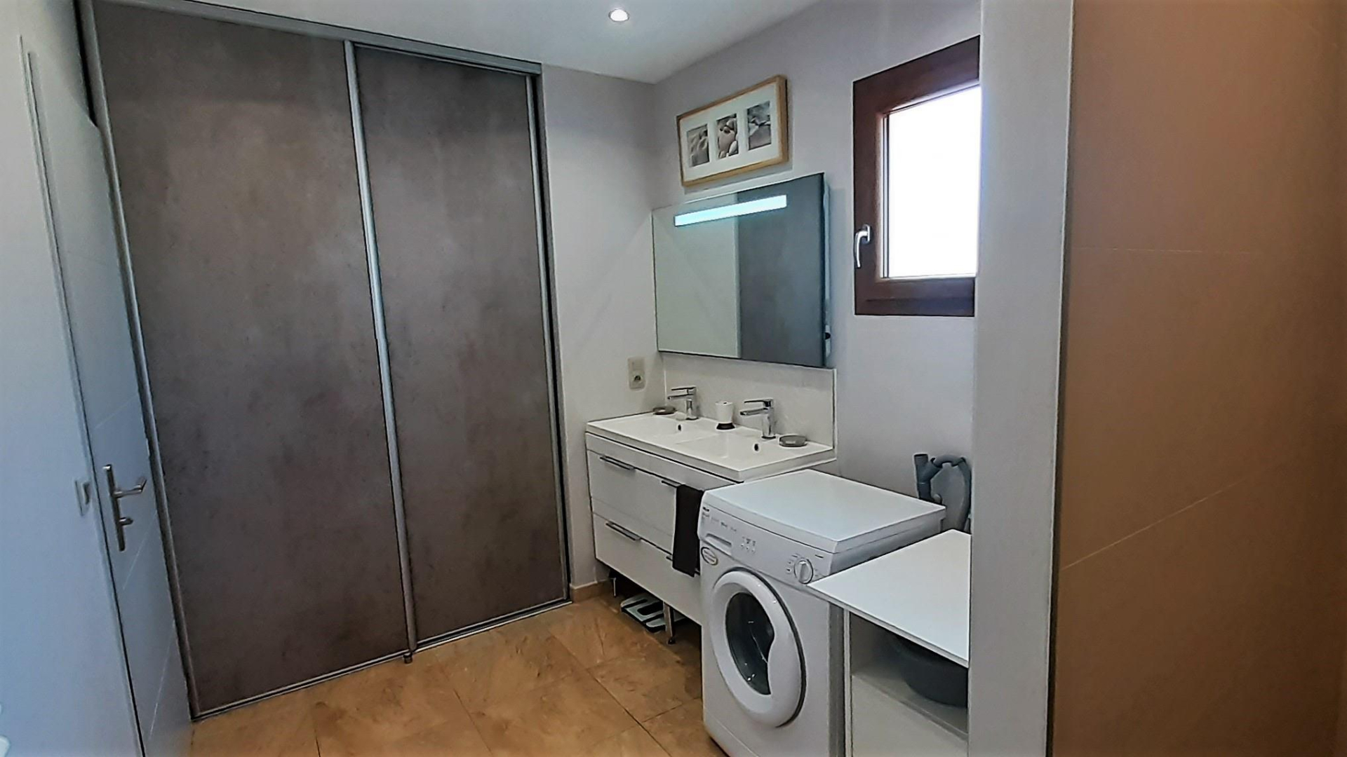 66G121043 6b8c89257f6c4c85818e84d87dc54e20