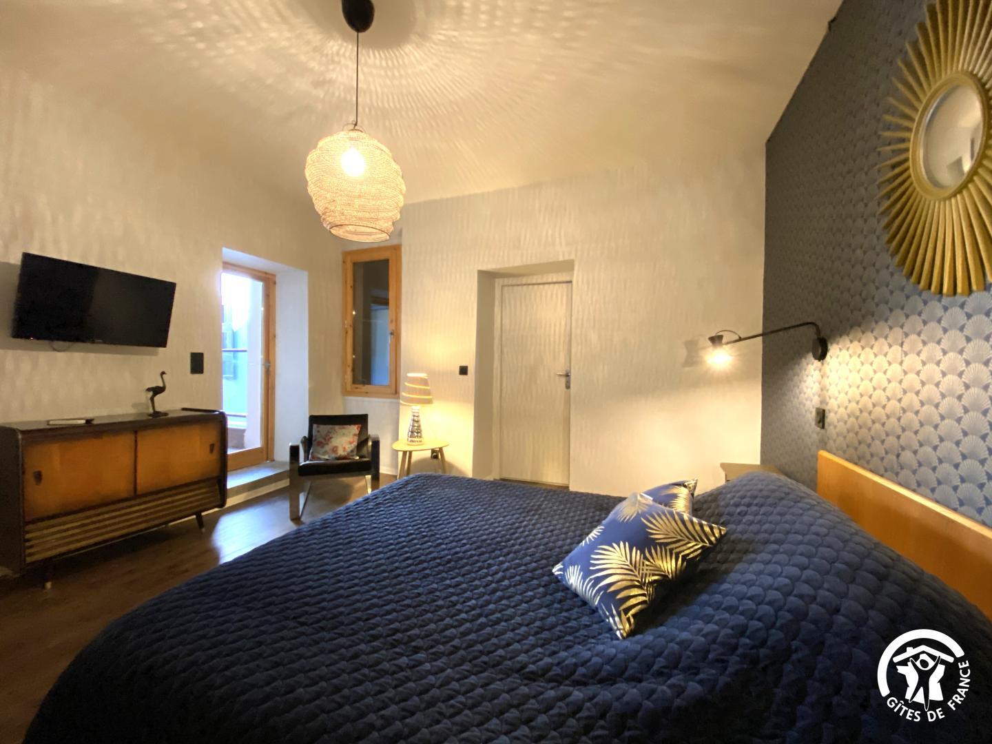 66G121055 94e8bb9826514aa8b56c2a8092abab8d