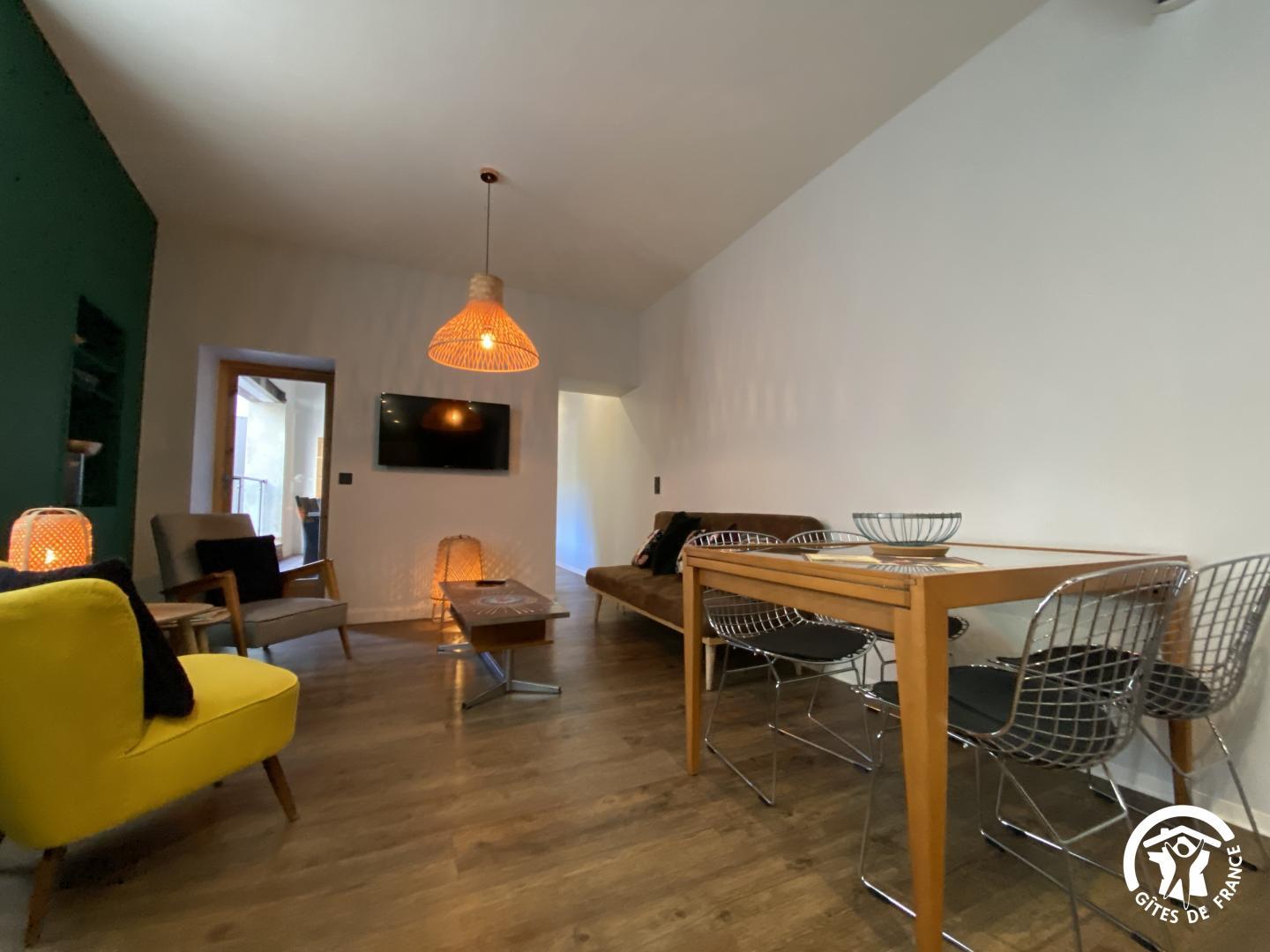 66G121055 c3693c59cd654b37b672082e839bb863