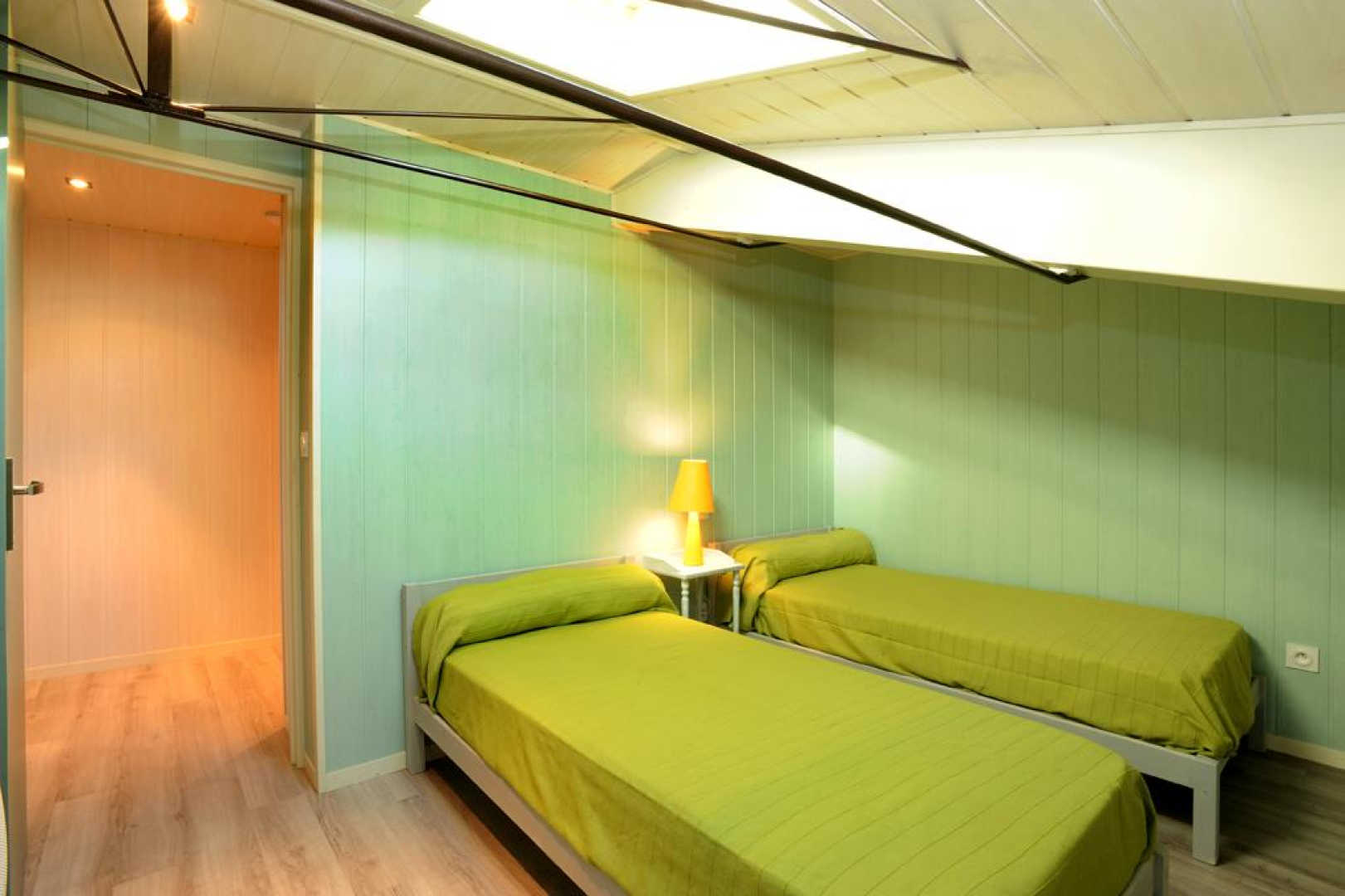 66G121405 9f6ff17090ac49b5bba7be716dca2ce7