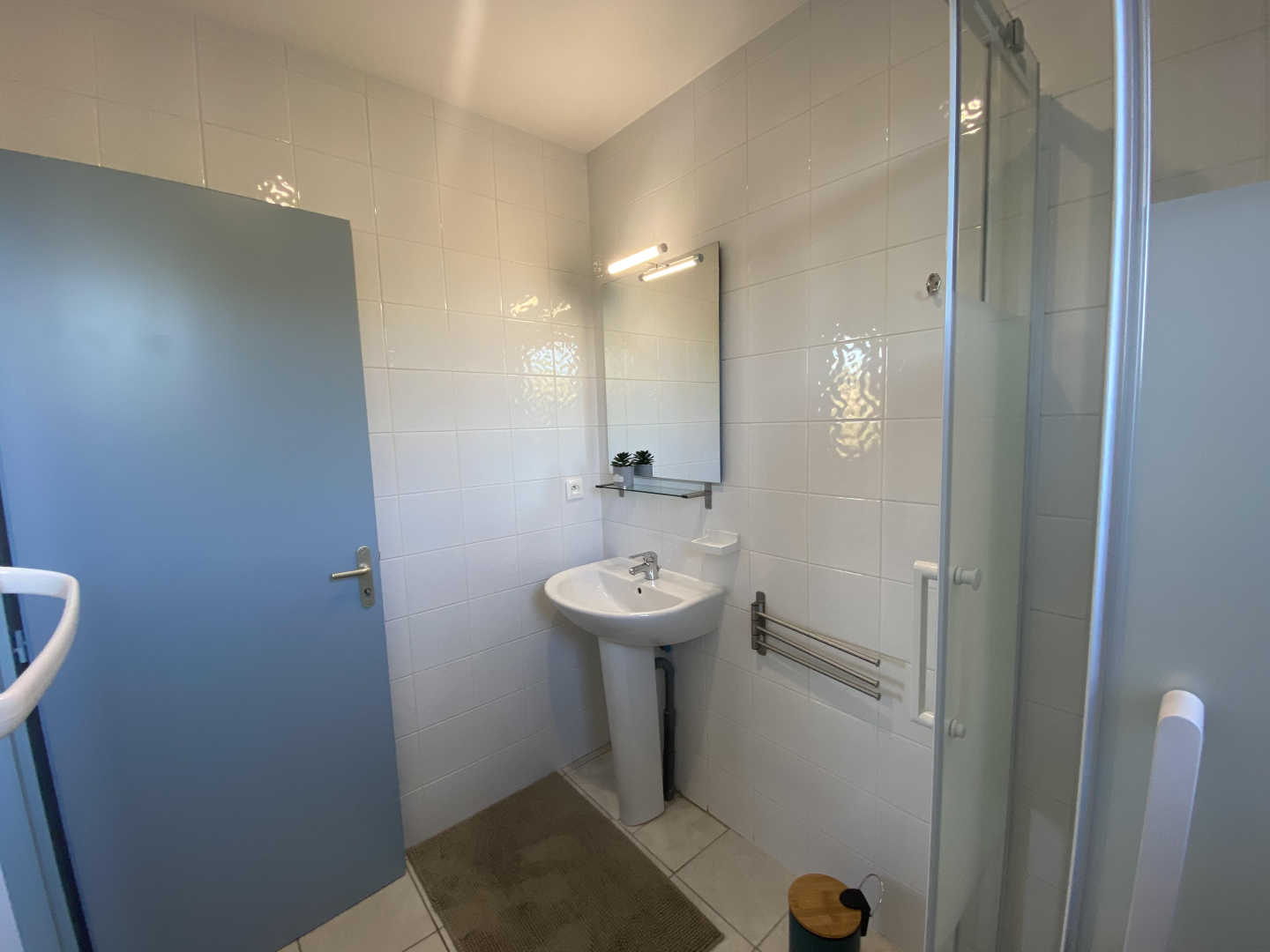 66G121406 26db00ec373748a6908b1a9d191bfc64