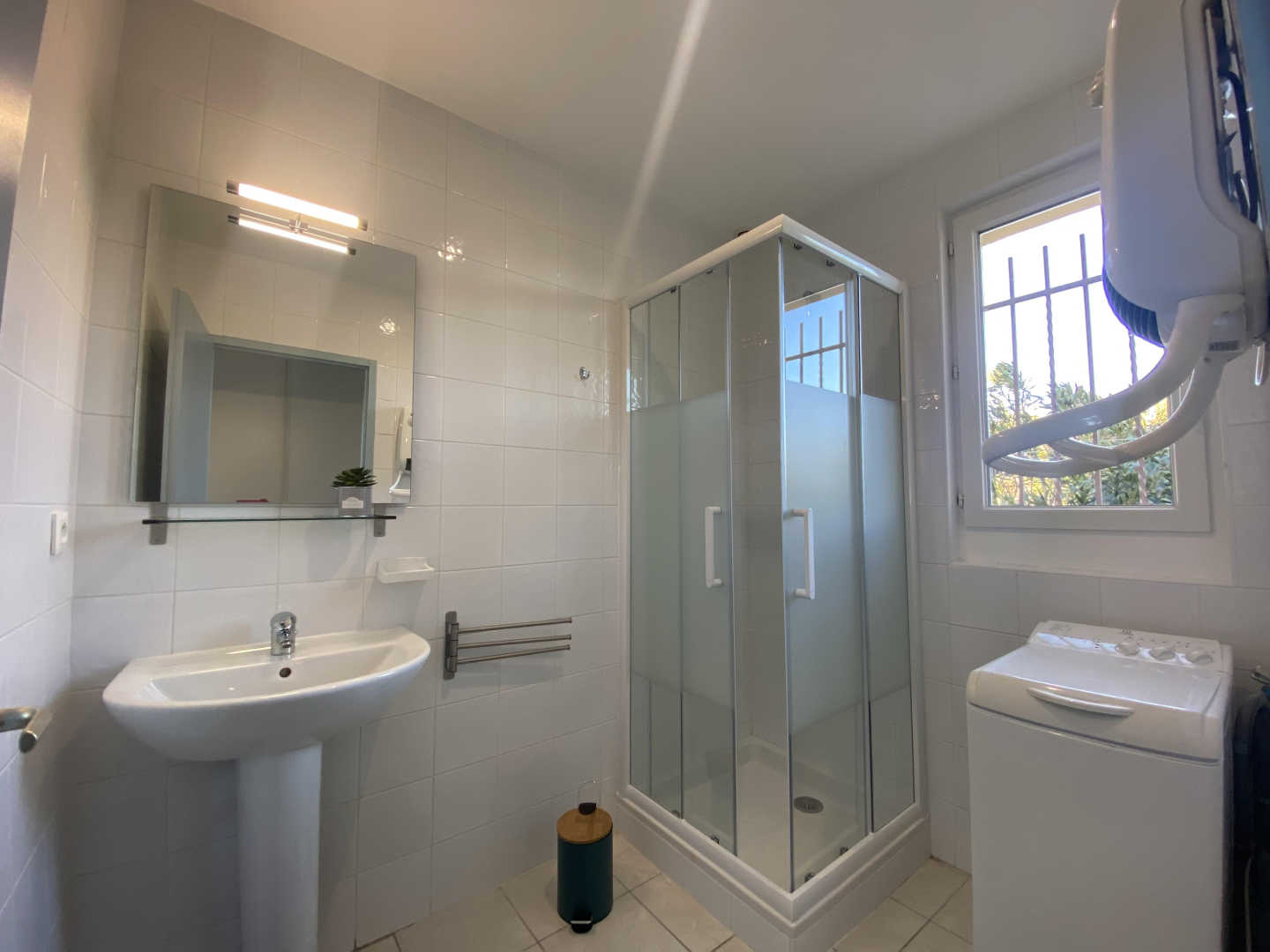 66G121406 b34e850ce98b48efabdd958ab8615f27