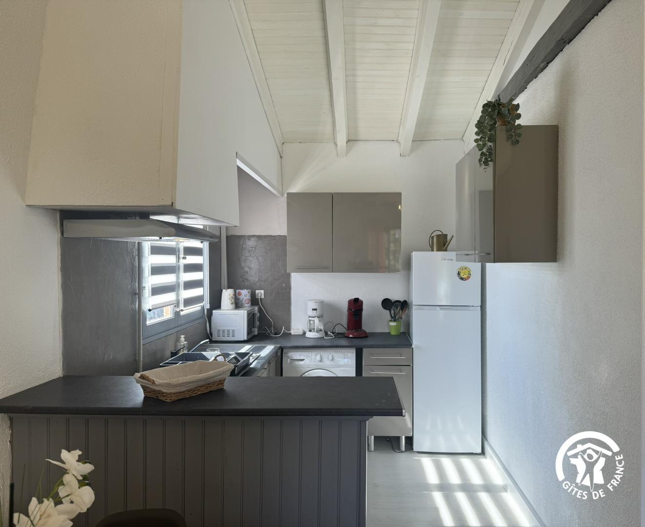 66G121711 1fddebe39d9b4be78e14d059a437e55a