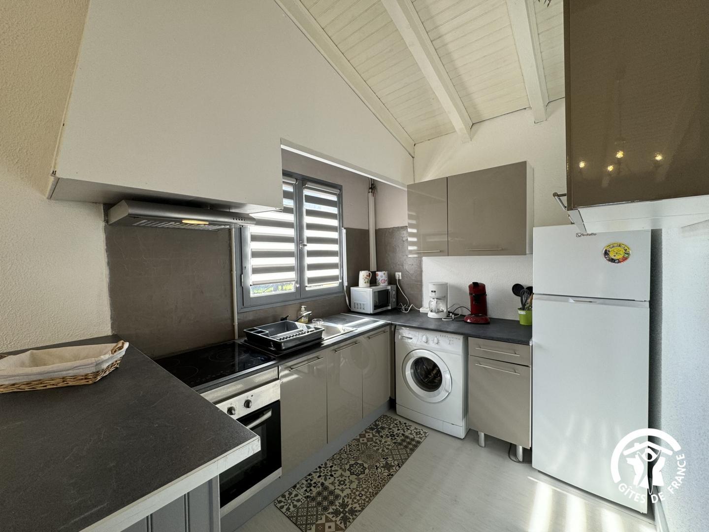 66G121711 8e15daddc7fa409b9b4b70ea3f03ffa2