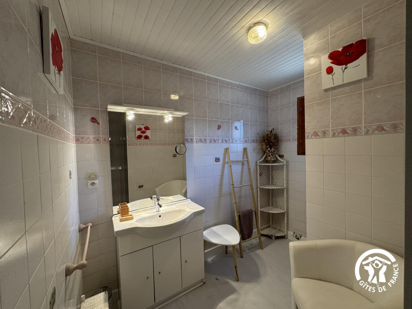 66G121711 c6d1452da2c84f40837c248f8adfc533