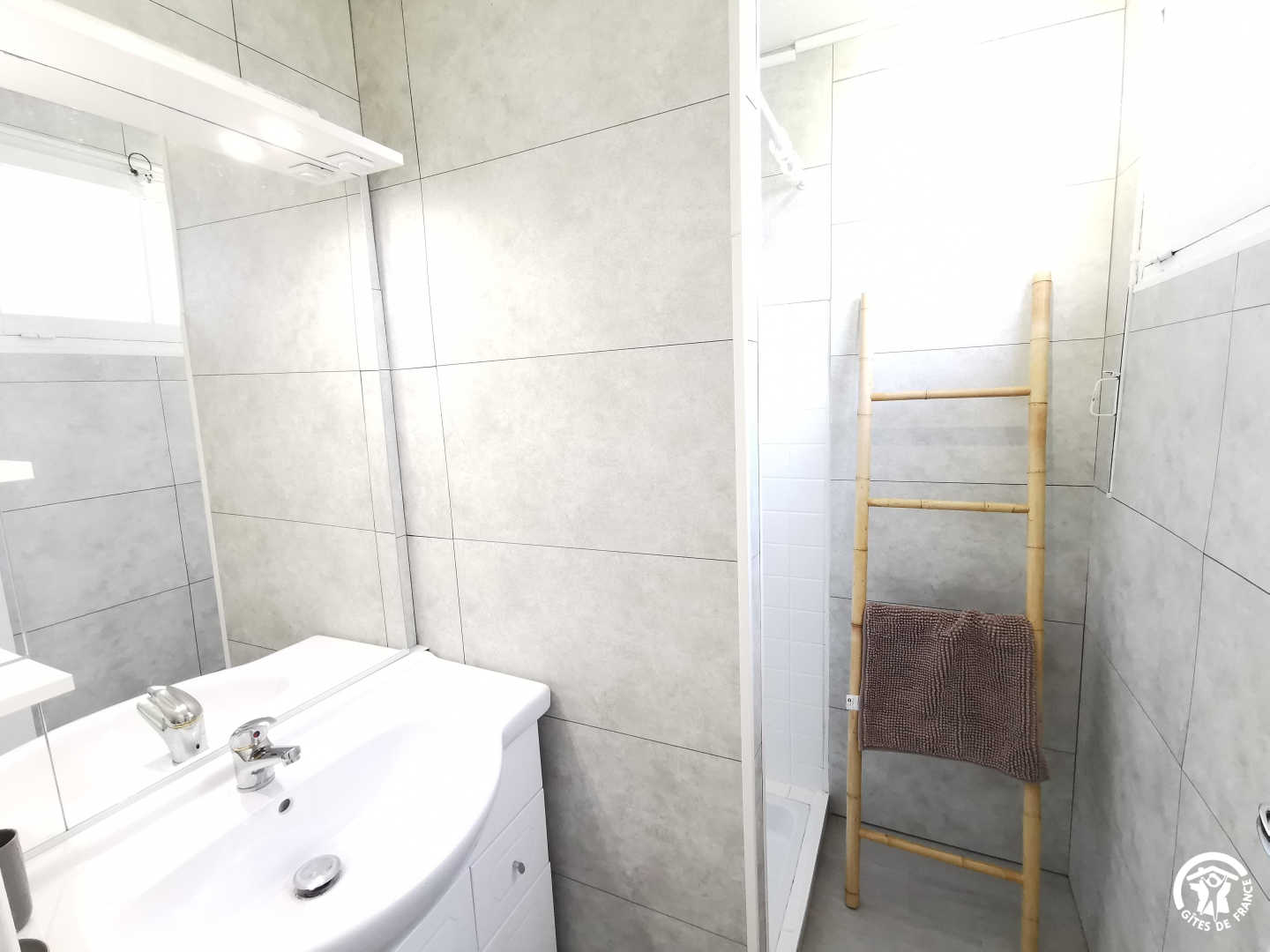 66G121712 c16b3d2e28e94035a5015b621debd44f