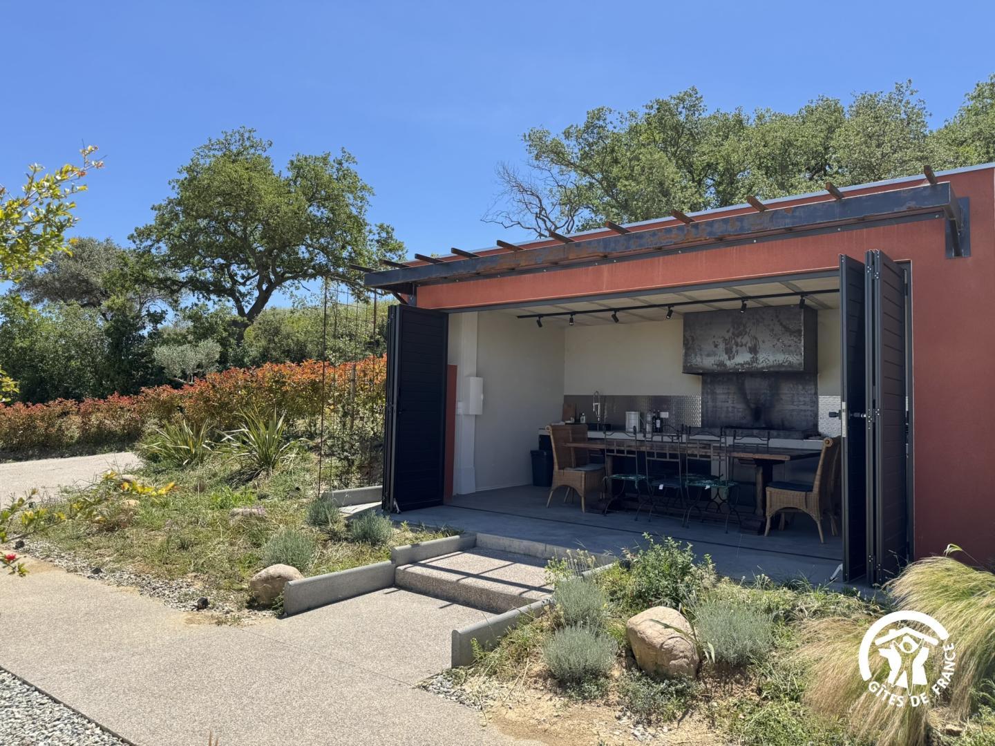 66G121720 0e633044ecd142f5a3693a25a280e02d