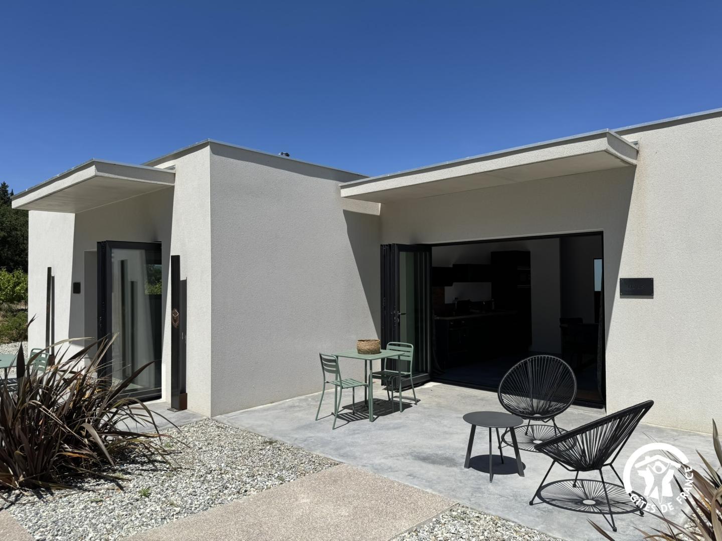 66G121720 9b5a5ce1cc2046bc8ee991f6c72a4dad