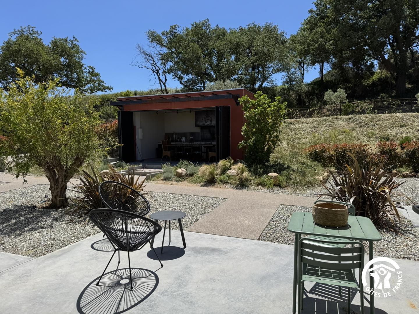 66G121720 b673bcb925924e1bb9532b9a3c04233a