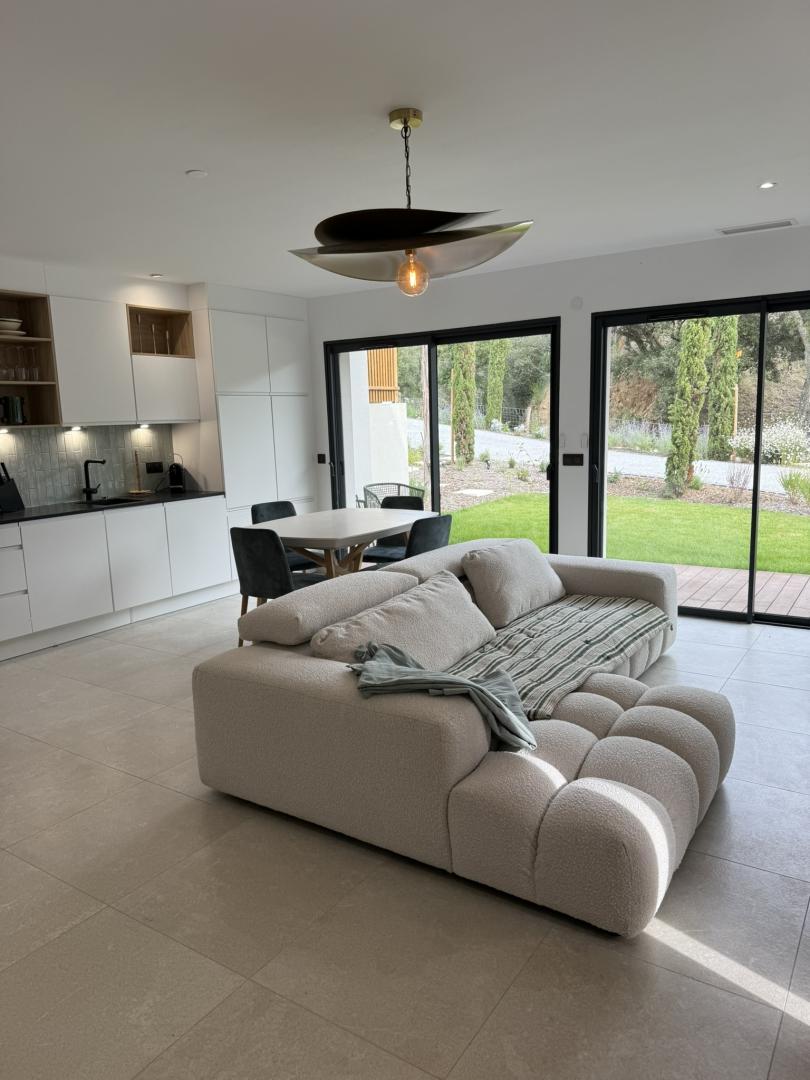 66G123312 2bbf53c37217478c80f5eeb224a25aff