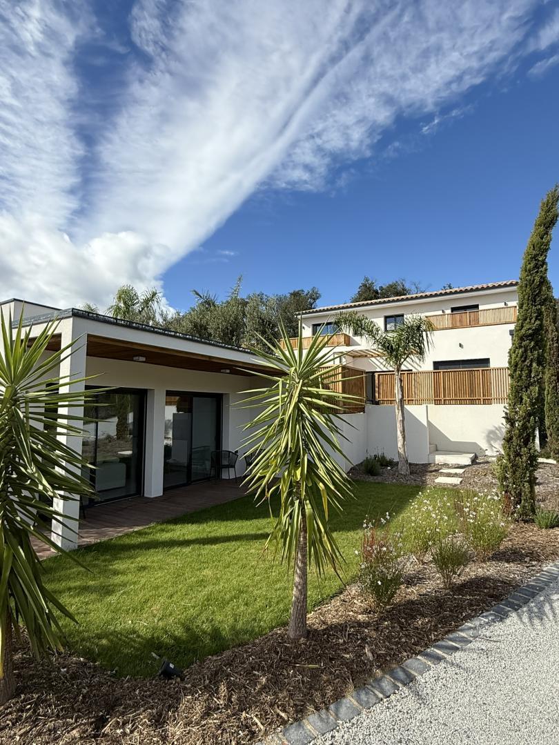 66G123312 73761342b4aa4f8ca974a90eb40efd94