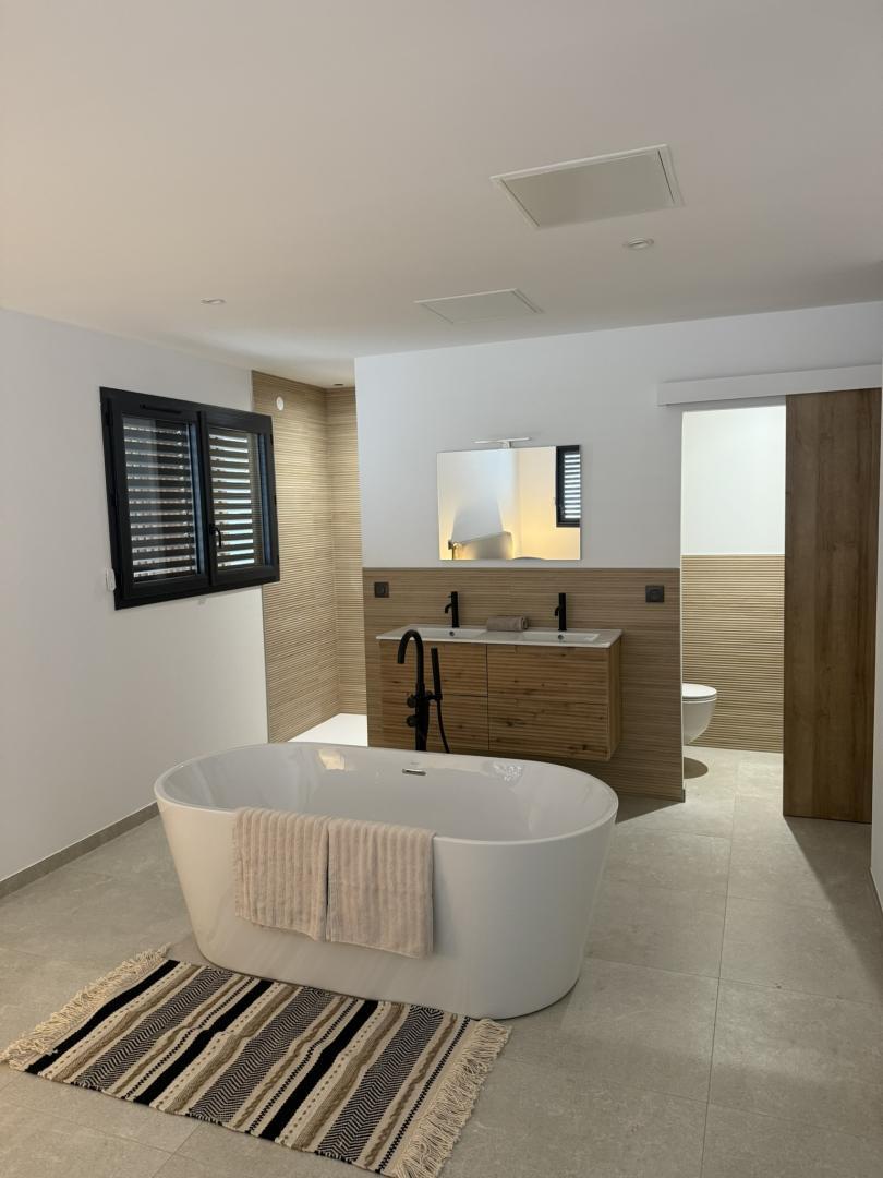 66G123312 f2e423a5292b4975a381bc39044cff4f