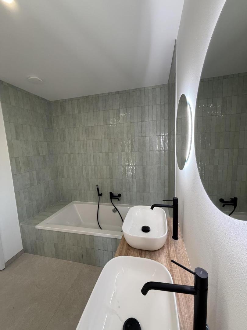 66G123313 7c3deec0e3204a4694103f955961ddfc