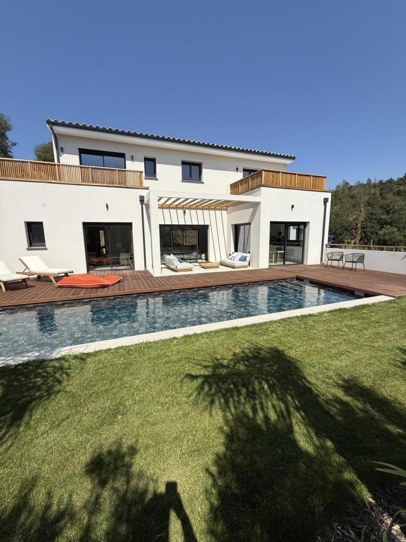 66G123313 8ac62ee1c2d74bd4854902b8852fd90e