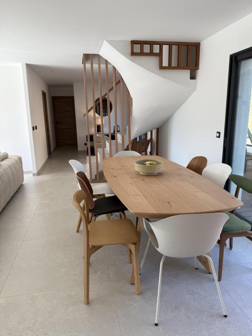 66G123313 fc45d3ce42584ad48495ab48b57d7ddc