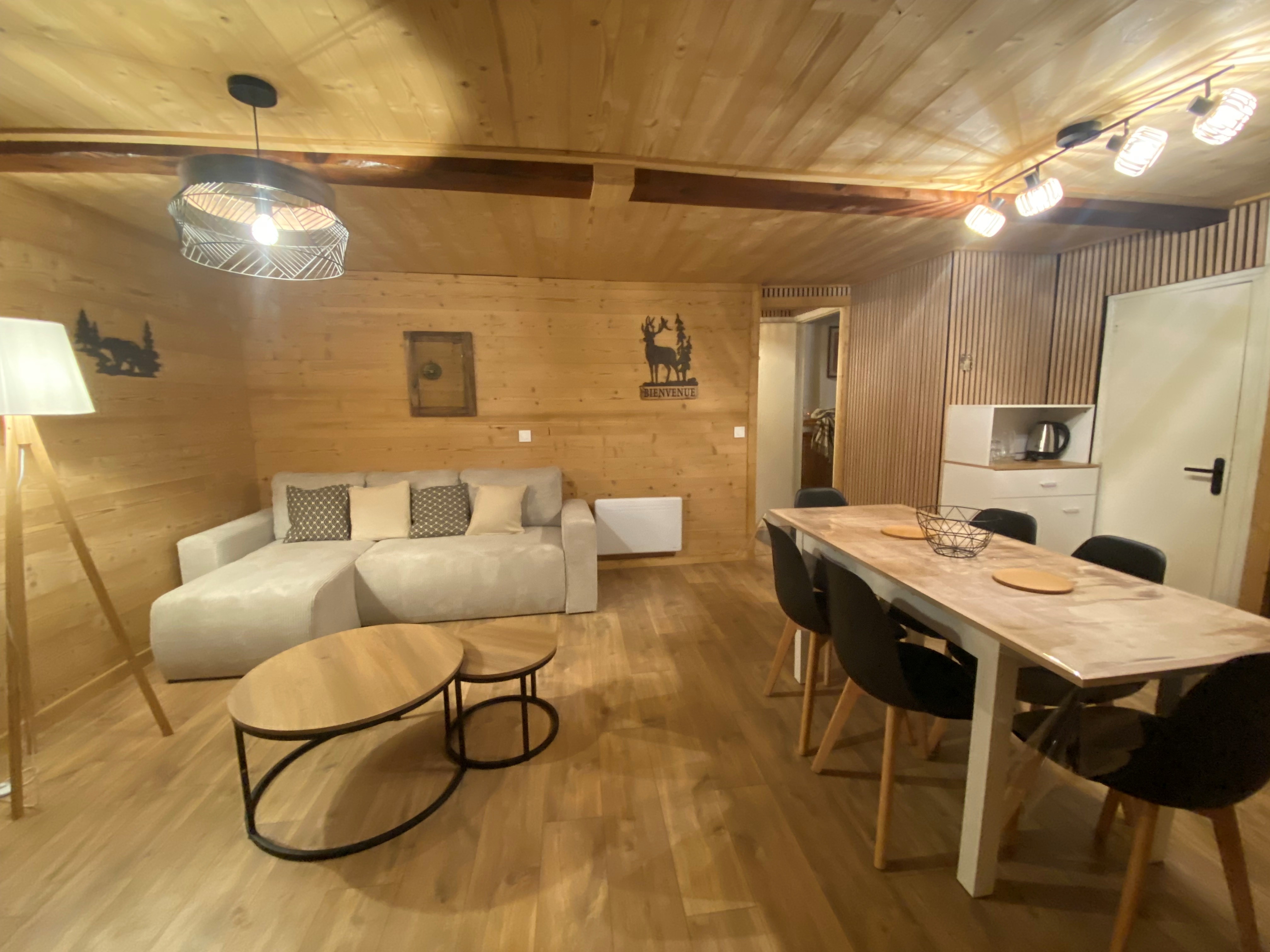 Les Angles - Village station