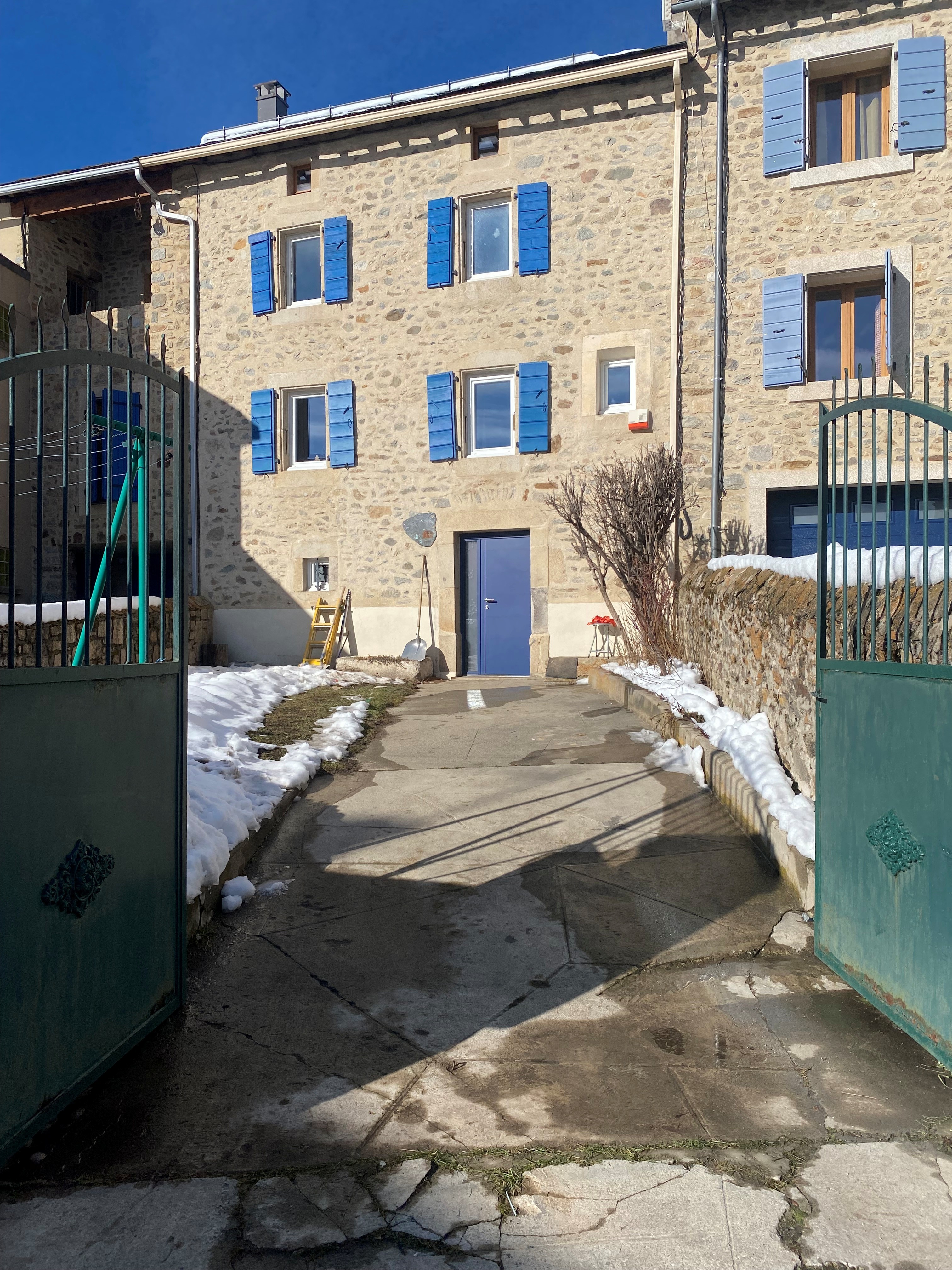 Les Angles - Village station