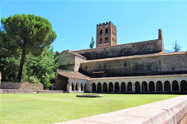 Les balades du conflent: "Visite de l’abbaye de saint-michel-de-cuxa"