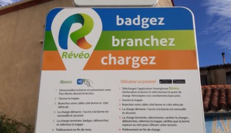 Borne-recharge-electrique-Reveo-9