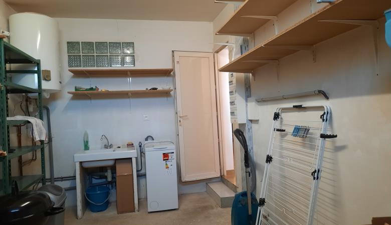 Buanderie dans petit garage