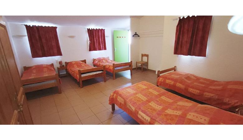 CHAMBRE 5 PERS- GITE BENJAMIN - P.H.BINTEIN