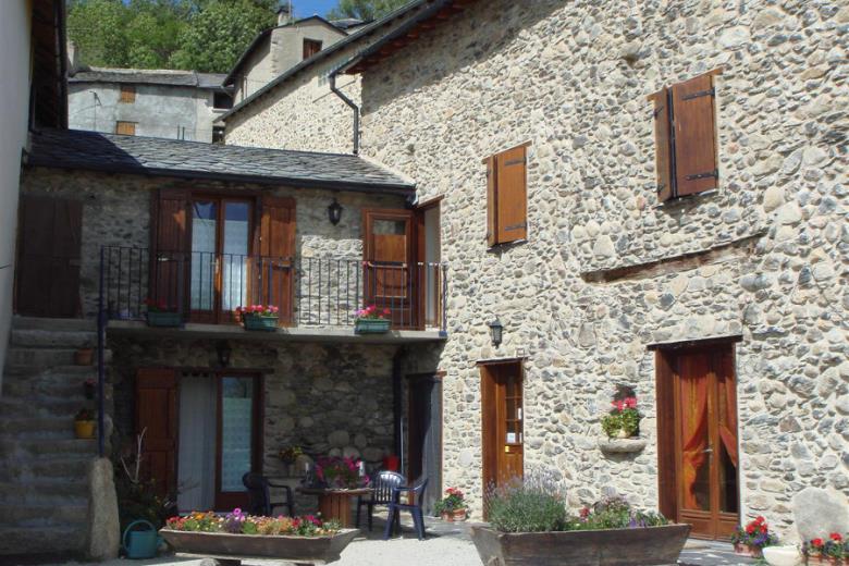 Cal Viatger Enveitg Pyrenees Andorre facade exterieure