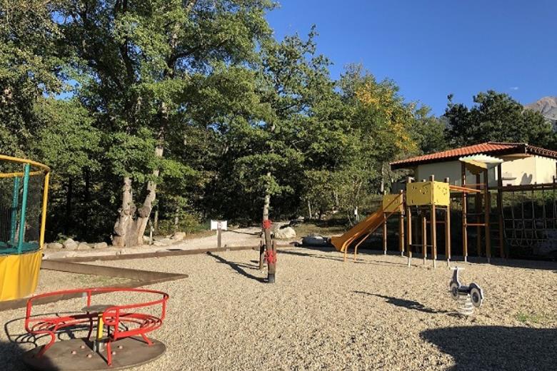Camping DEL BOSC aire de jeux 2