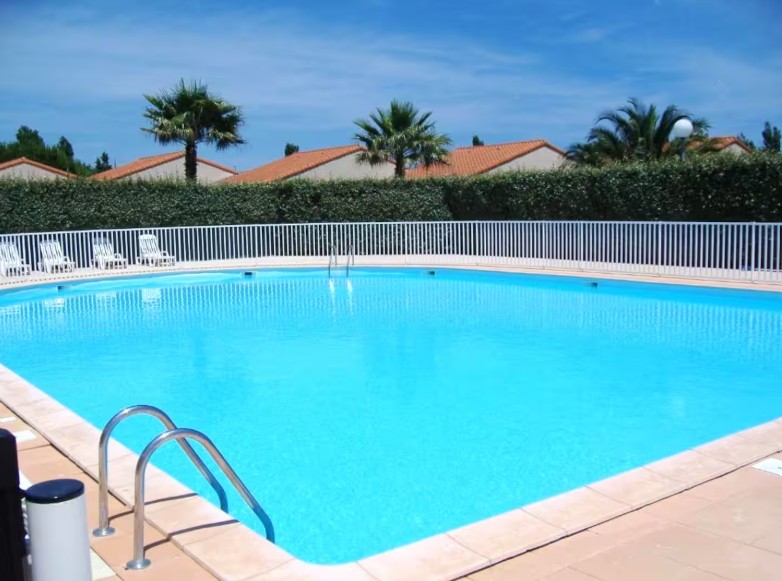 VILLA DE VACANCES - Tonant