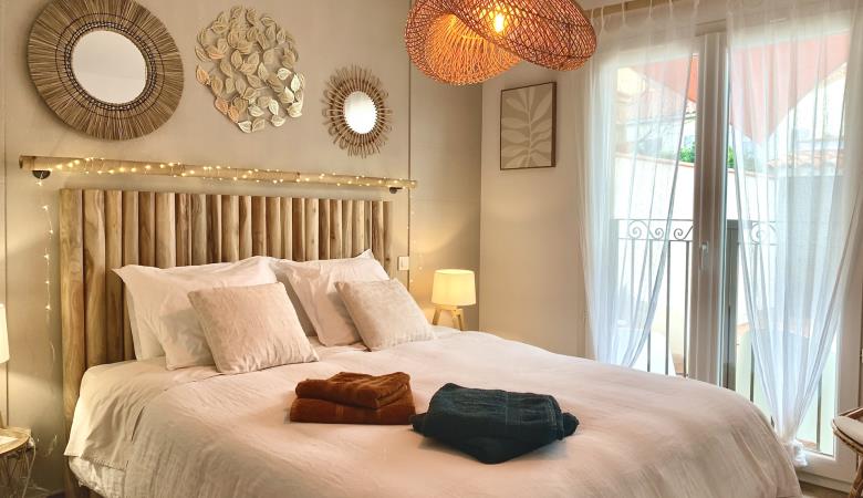 Chambre 1 vue vers fenetre