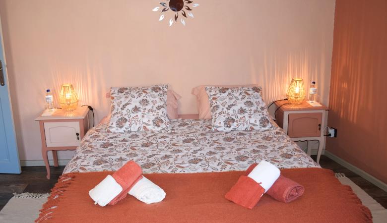 Chambre ocre 1 lit