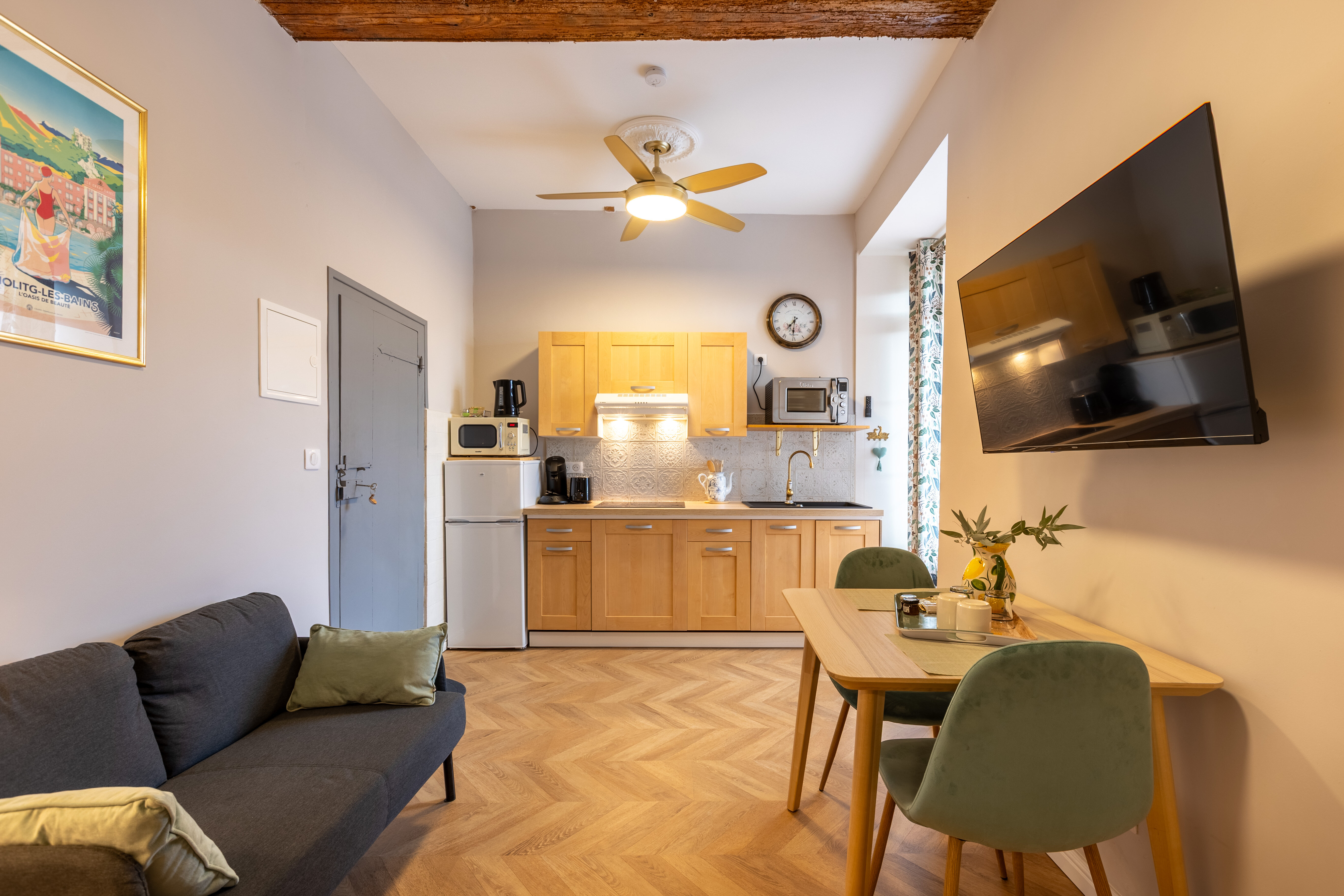 VIEUX CHATEAU LE CASTEIL - APPARTEMENT  L'OLIVIER, Molitg-les-Bains - photo 4