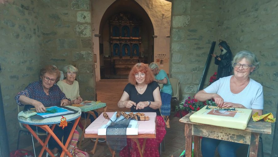 Demonstration broderie et dentelles