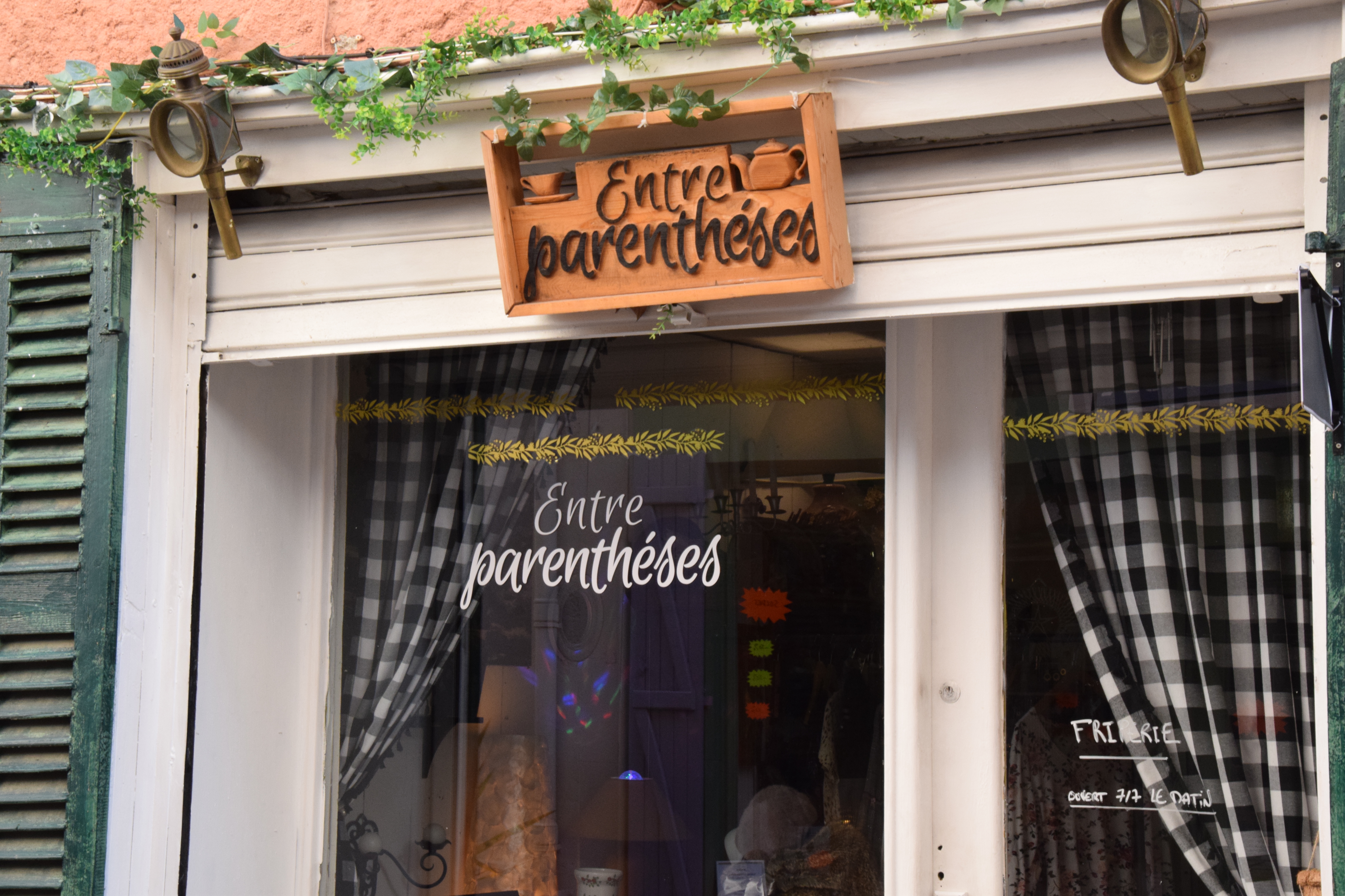 Aspres Thuir Brocante Laurence Entre parenthèses