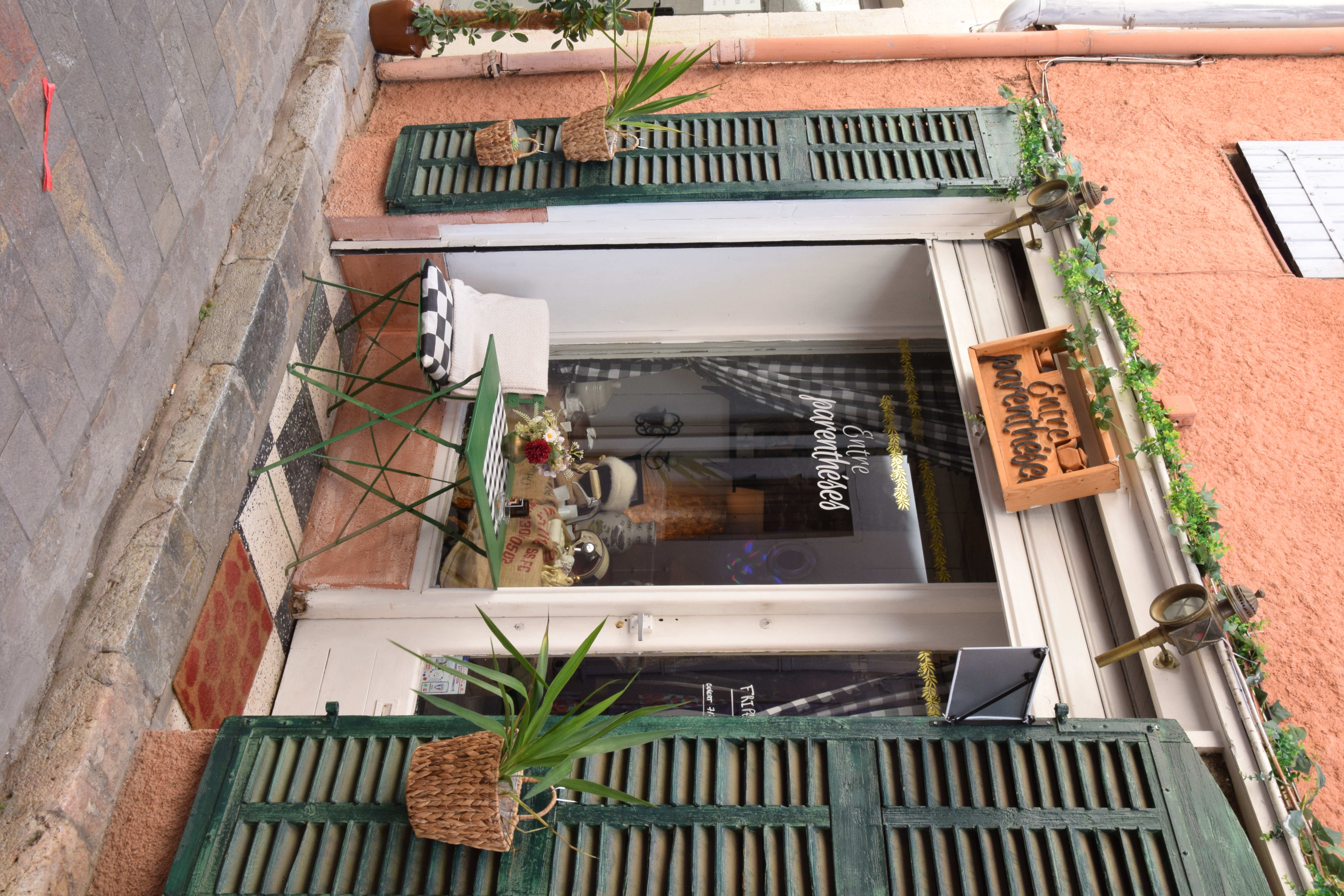 Aspres Thuir Brocante Laurence Entre parenthèses