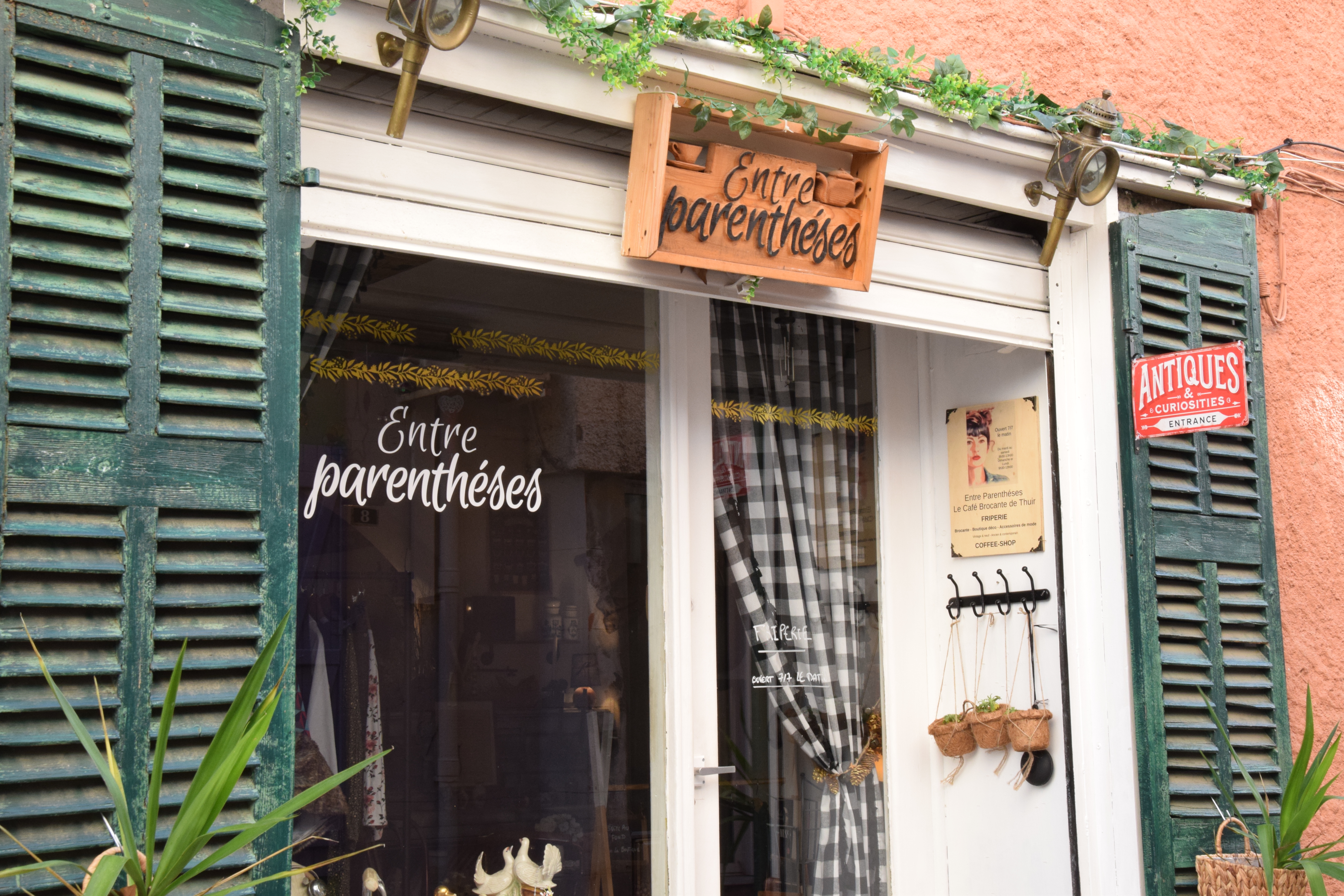 Aspres Thuir Brocante Laurence Entre parenthèses