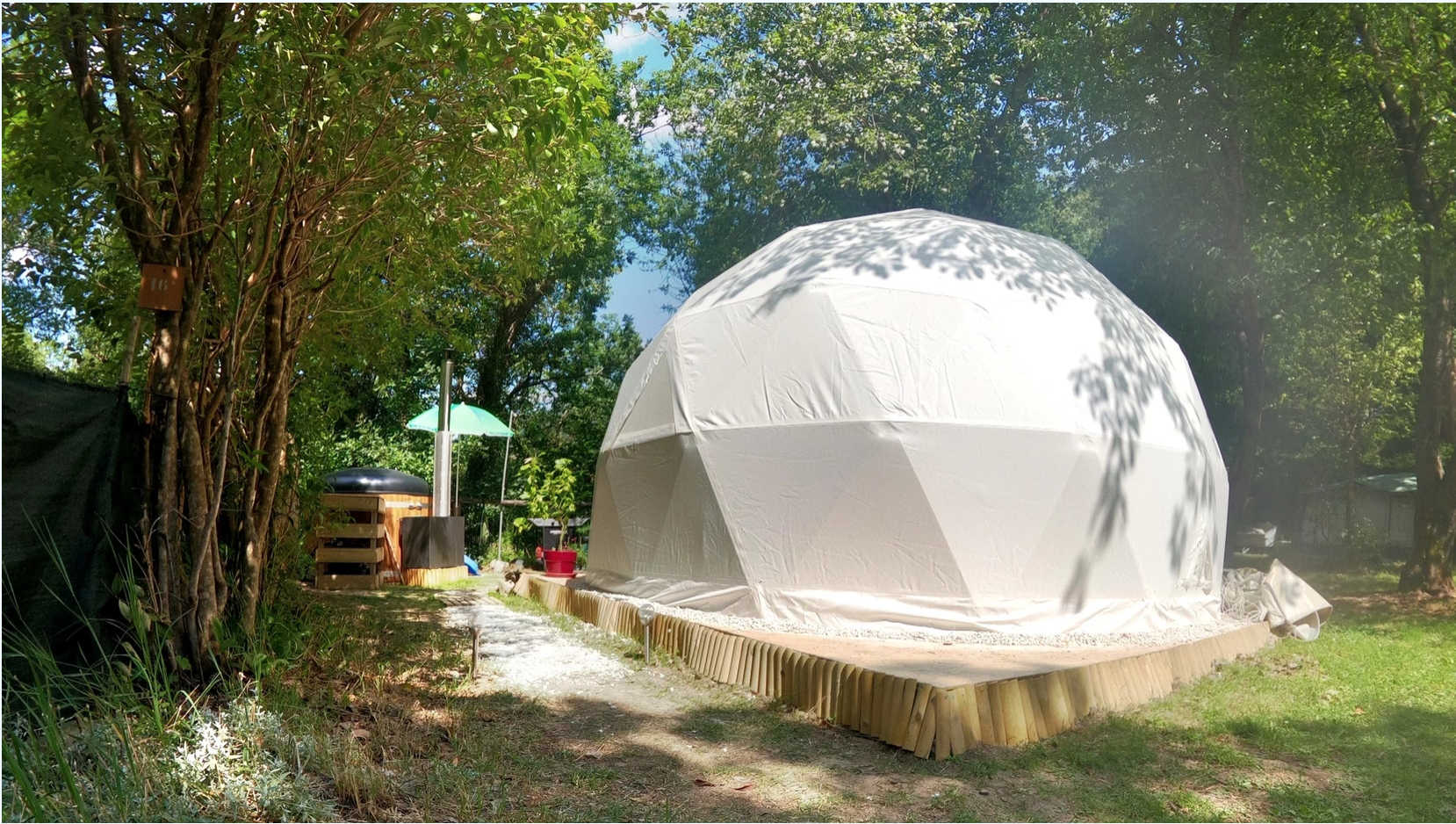Dôme Buccolik hébergement insolite camping fontpédrouse-Camping Fontpédrouse