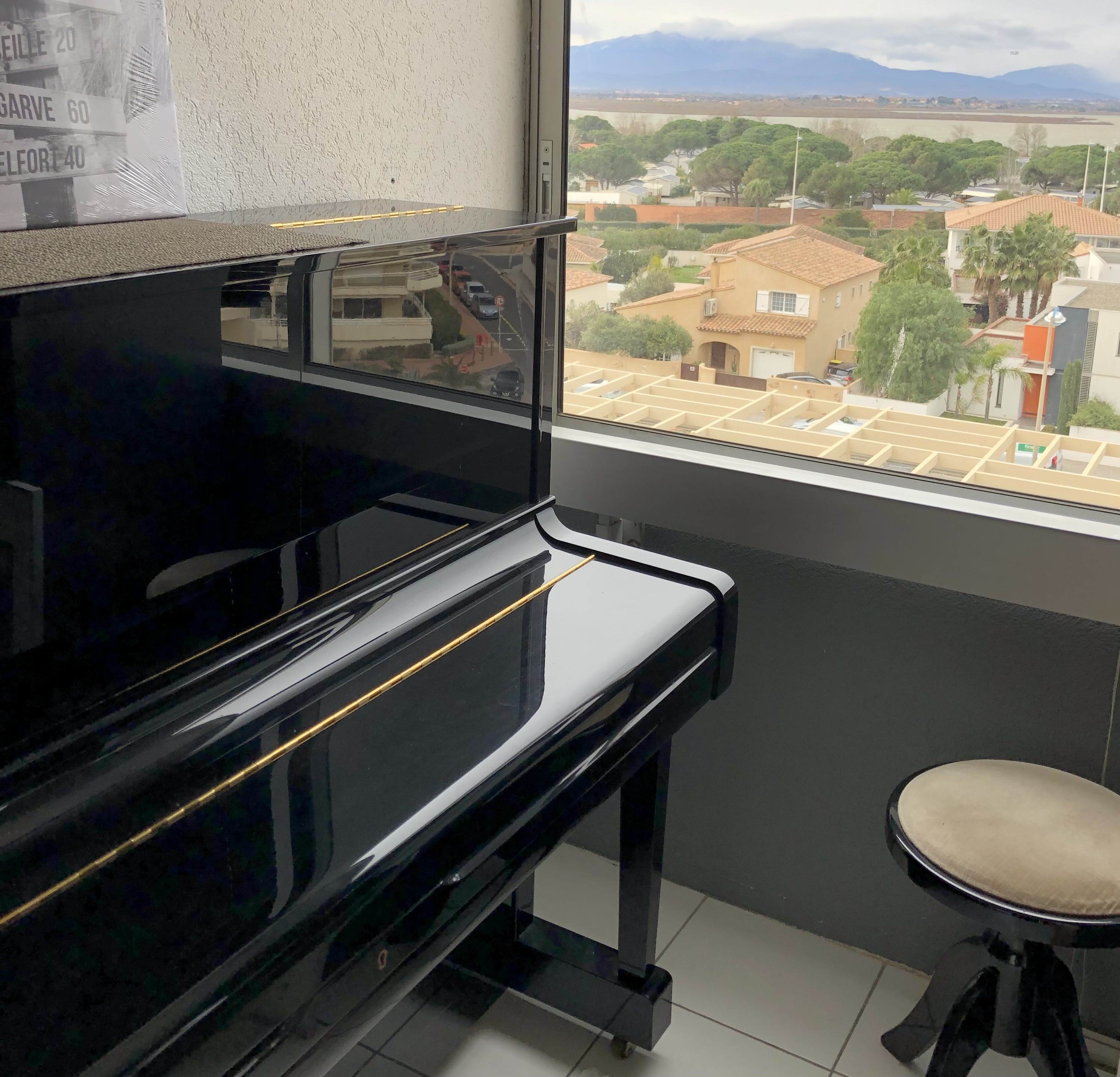 Roussillon Tabouret de piano – Mis en Demeure