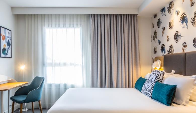 HOLIDAY INN 2 HOLIDAY INN 2