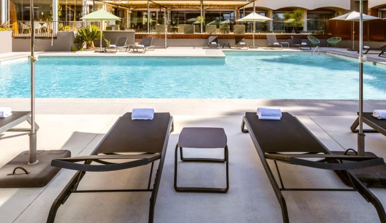 HOLIDAY INN 5 HOLIDAY INN 5
