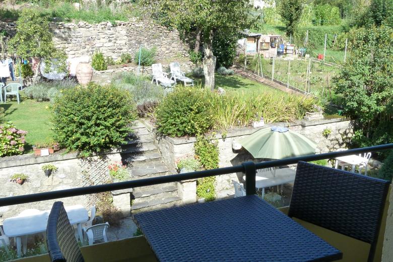 HR Apt7 Balcony + Garden