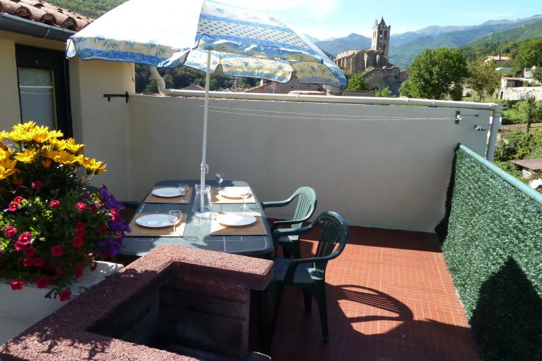 HR Apt8 Terrace parasol, meal, church, flowers