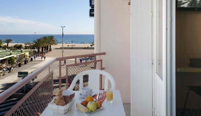 Hotel-beau-rivage-argeles-chambre-balcon-vue-mer-accueil