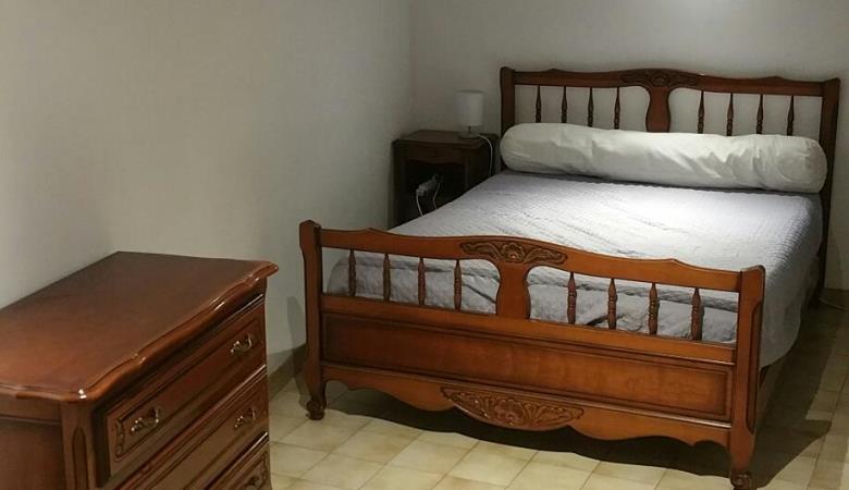 Chambre avec lit en 140 cm