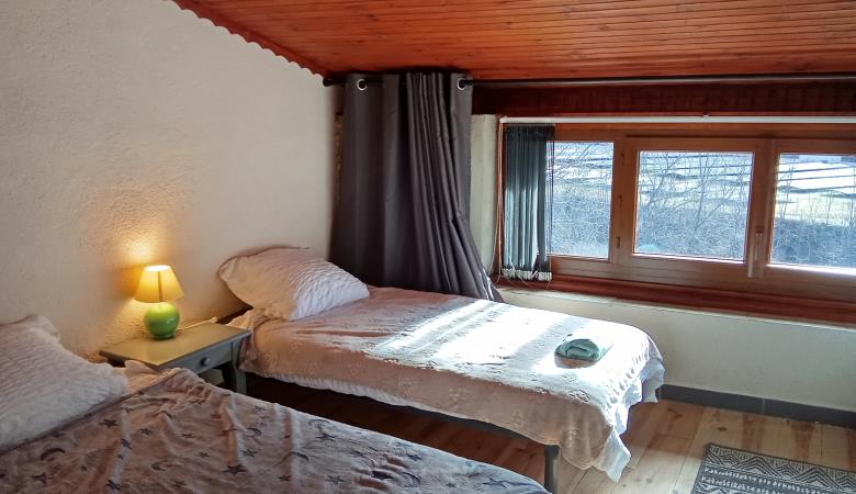 Chambre avec deux lits en 90 cm