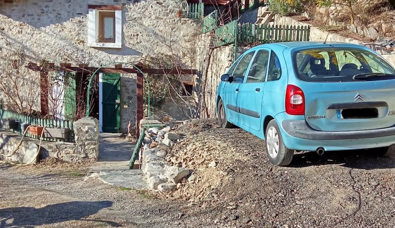 Vue d'ensemble avec la place de parking privative 